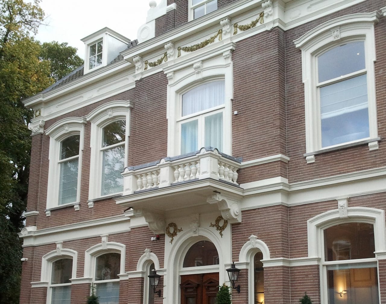 restaureren verbouwen uitbreiden kantoor villa inrichting kantoorvilla